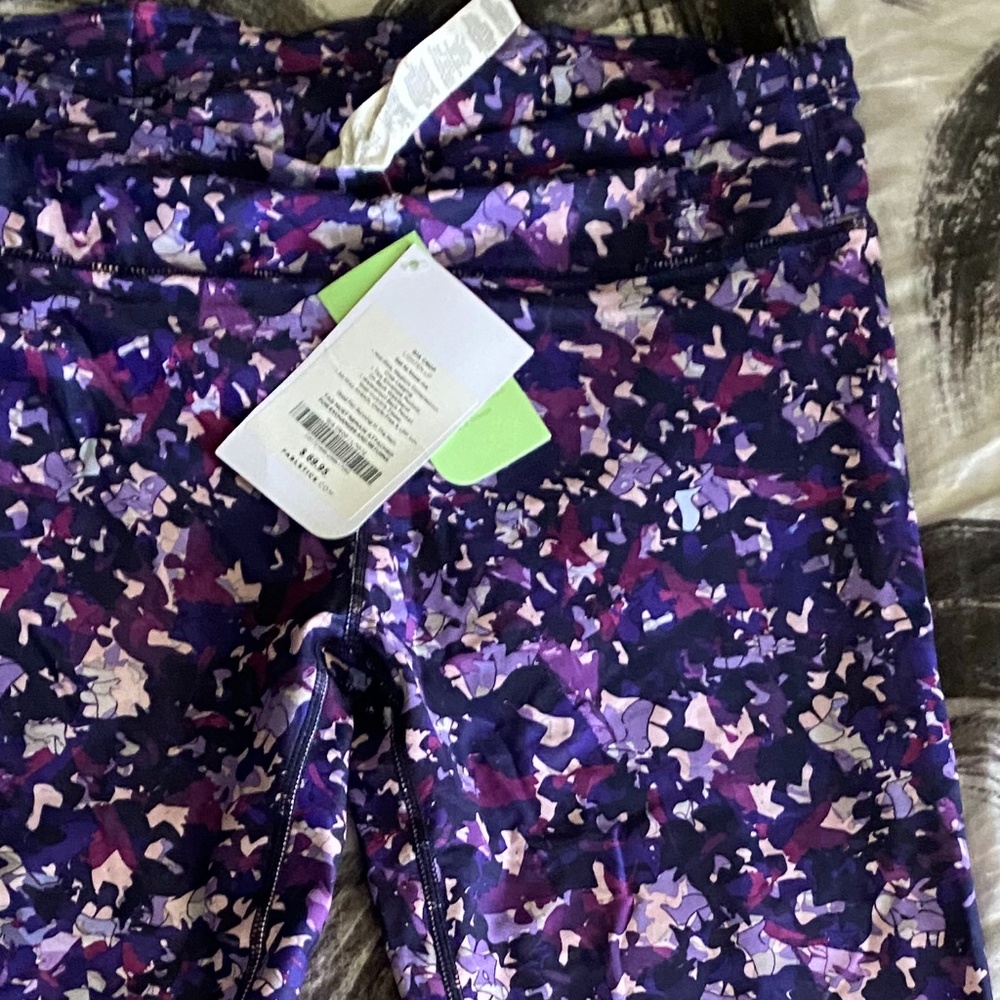 Fabletics Gia Crop leggings in "Lighten Up" size L/10-12